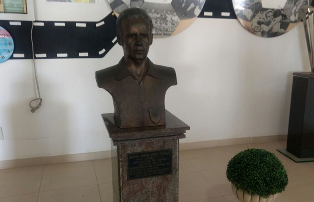Busto de Mario Lobo Zagalo, ex técnico de la selección de Brasil.