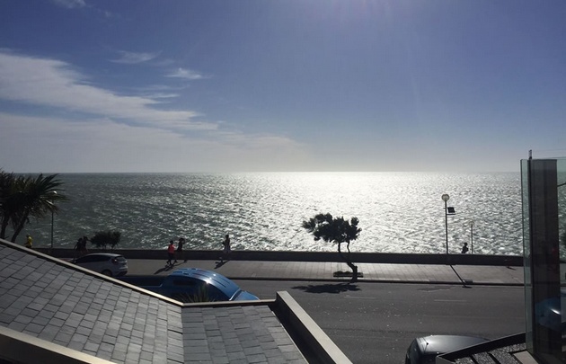 La imponente vista del mar para un desayuno tranquilo.