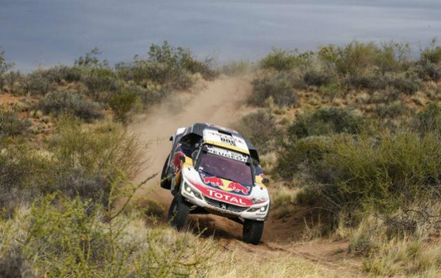 Peterhansel está a punto de alzarse con otro triunfo en el Dakar.