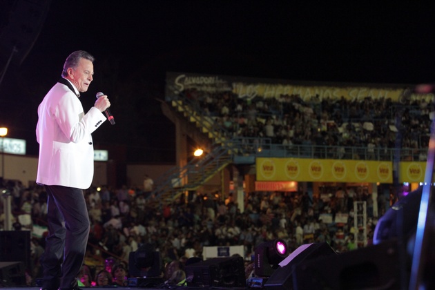 El público se emocionó con Palito Ortega. 