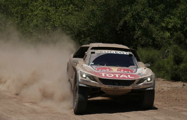 Peterhansel se coronó campeón con um registro de 28h 49m 30s.