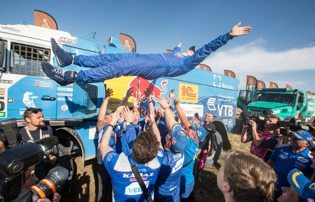 El Dakar terminó este sábado y se desató el festejo de los ganadores.