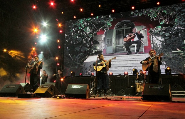 Los Manseros deleitaron a más de 22 mil personas en una noche récord. 