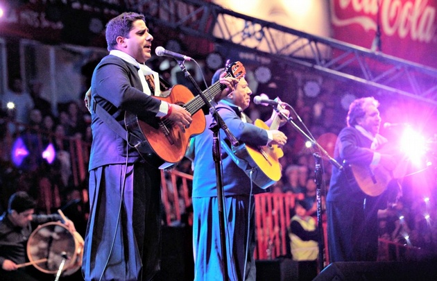 Los Manseros deleitaron a más de 22 mil personas en una noche récord. 