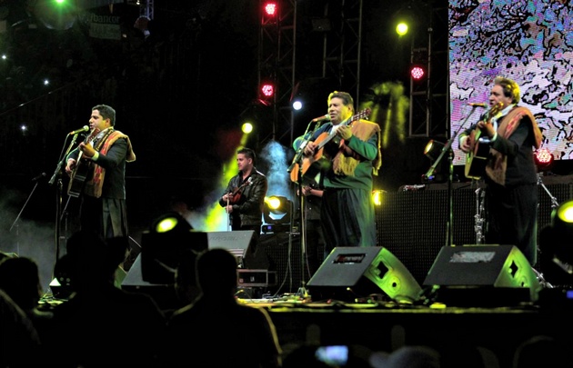 Los Manseros deleitaron a más de 22 mil personas en una noche récord. 