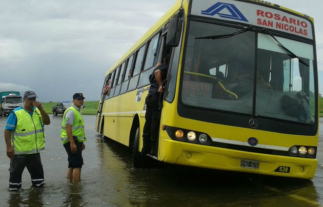 El rescate fue en la autopista Rosario-Buenos Aires, a la altura de Theobald.