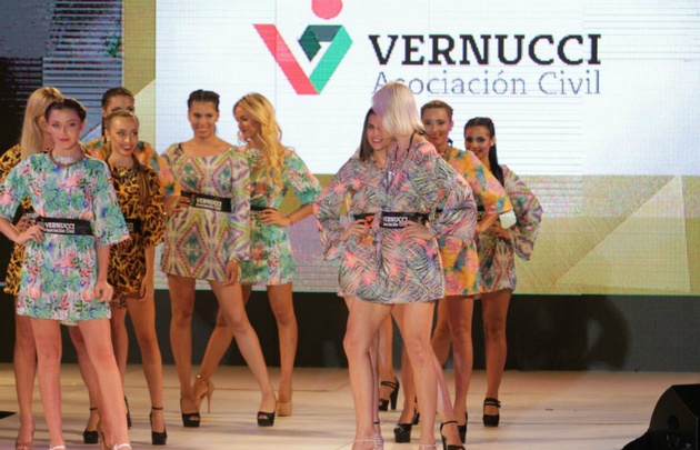 Belleza y glamour en el desfile de los Vernucci. 