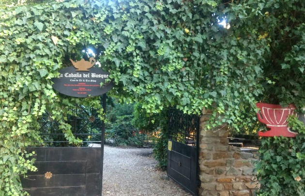 La Casa del Bosque, gran variedad de tés y tortas para degustar.