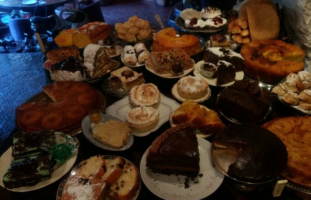 La Casa del Bosque, gran variedad de tés y tortas para degustar.