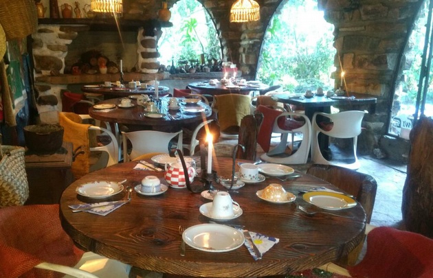 La Casa del Bosque, gran variedad de tés y tortas para degustar.