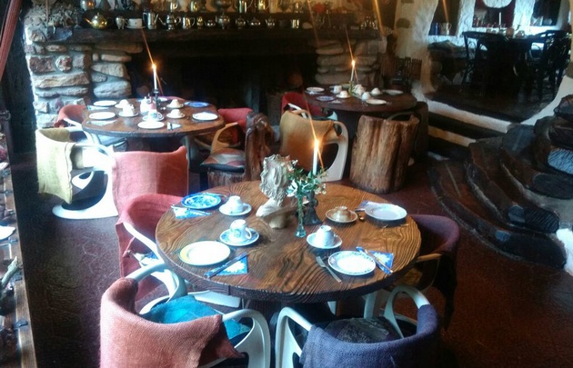 La Casa del Bosque, gran variedad de tés y tortas para degustar.