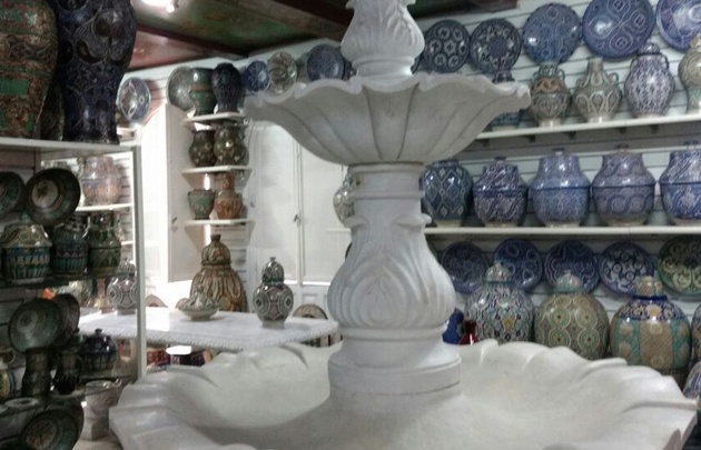 El complejo de Marrakech donde venden artesanías. La fuente de la foto cuesta 150 mil pesos.