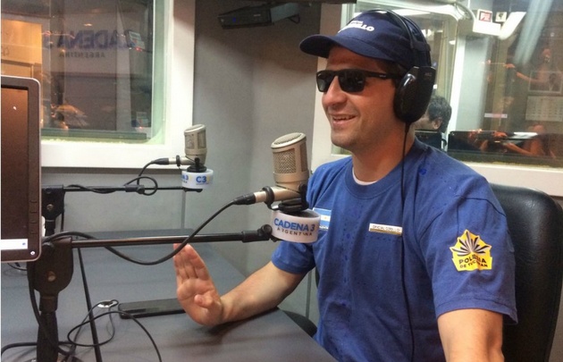 El Oficial Gordillo visitó a <i>Gaby Tessio en Verano</b>.