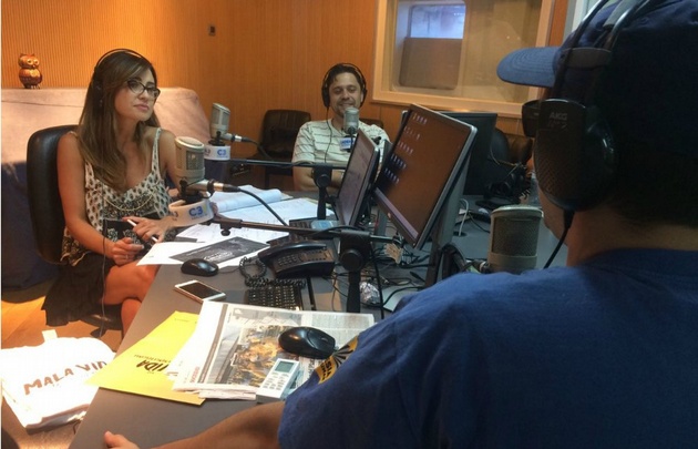 El Oficial Gordillo visitó a <i>Gaby Tessio en Verano</b>.