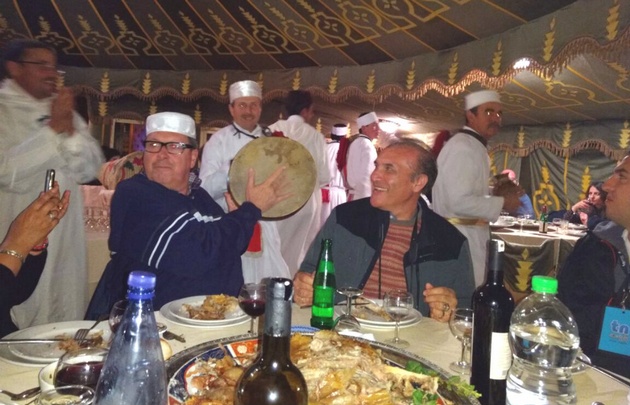 Los músicos recorren las distintas mesas.