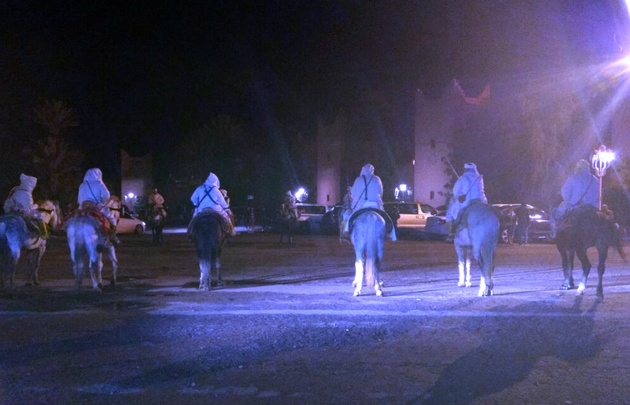 Jinetes con el atuendo de los bereberes, la tribu nómada que fundó Marrakesh.