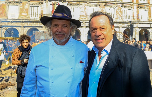 Francis Mallmann junto al ministro de Turismo, Gustavo Santos.