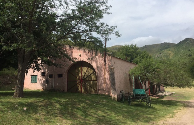 En la antigua pulpería fue convertida en restorán y se realizan shows.