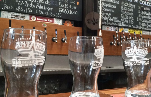 Cervecería artesanal Antares, la más grande de "La Feliz".