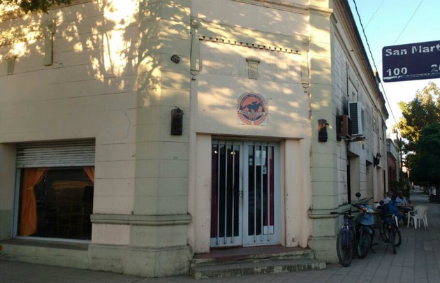 La policía secuestró elementos de juego en el local. 