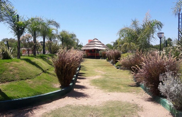 Los espacios verdes se destacan en el lugar.