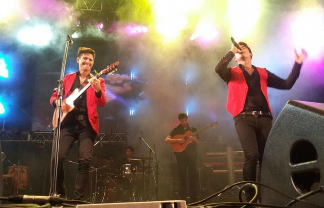 Los Campedrinos presentaron su disco Adrenalina en el Encuentro de Colectividades.