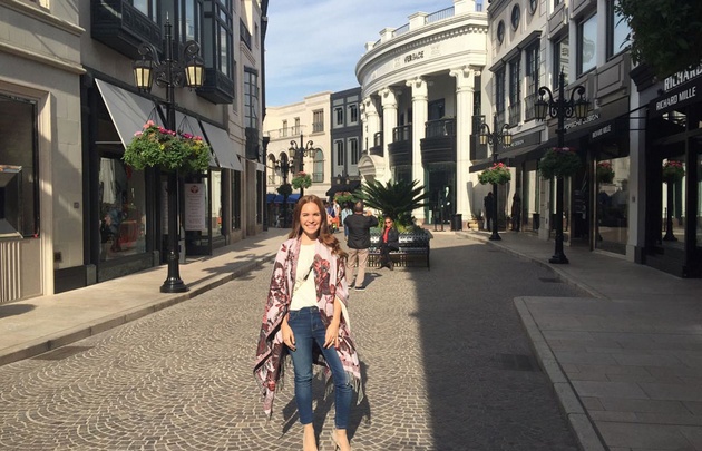 Agustina paseó por la exclusiva Rodeo Drive.