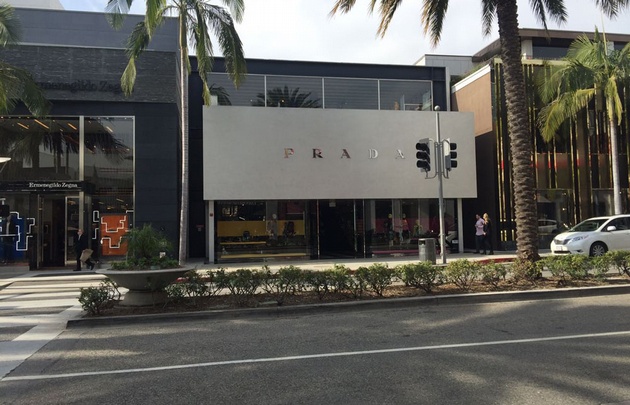 Agustina paseó por la exclusiva Rodeo Drive.