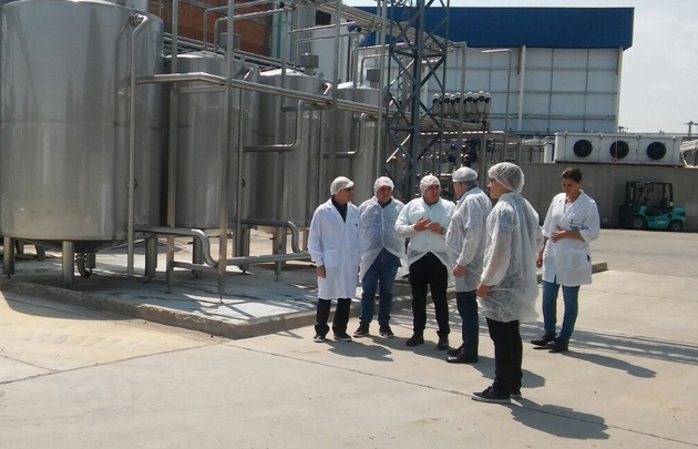 Rony Vargas visitó la fábrica de manteca Tonadita en Villa María.