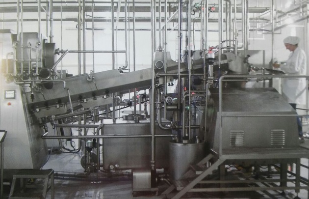 Rony Vargas visitó la fábrica de manteca Tonadita en Villa María.