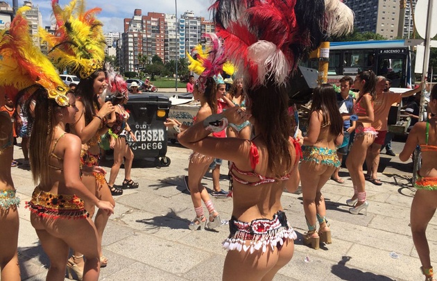 El Carnaval ya se vive en la Rambla de Mar del Plata.