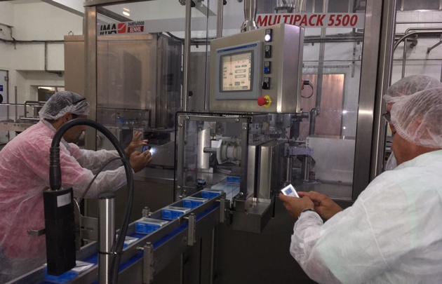 Rony Vargas visitó la fábrica de manteca Tonadita en Villa María.