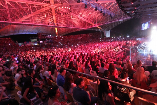 Anfiteatro lleno en la noche inaugural de la edición 50 del Festival de Peñas. 