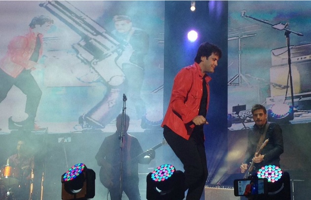 Ciro y Los Persas pusieron un toque de rock a la Fiesta Nacional de la Manzana