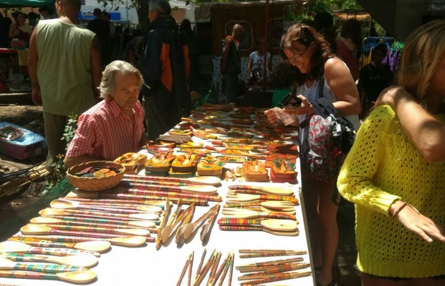Feria de las artesanías en Villa Las Rosas, Traslasierra.