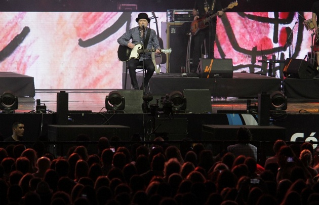 Miles de personas disfrutaron de la poesía hecha canción que son los temas de Sabina