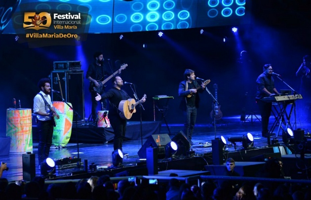 Los Huayra hicieron bailar al público con sus carnavalitos.
