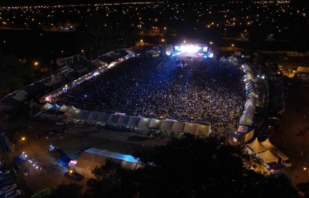 Abel Pintos brilló ante 23 mil personas en Santiago del Estero.
