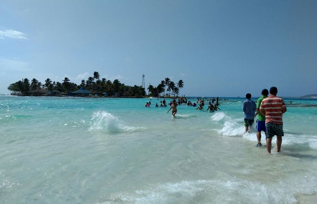 Se puede cruzar caminando a los diferentes islotes cercanos