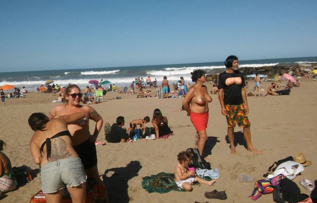 En Mar del Plata, la protesta se realizó en la Playa Unzué.