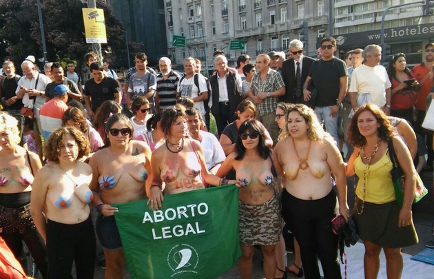 Buenos Aires vivió el ''tetazo'' en el Obelisco.