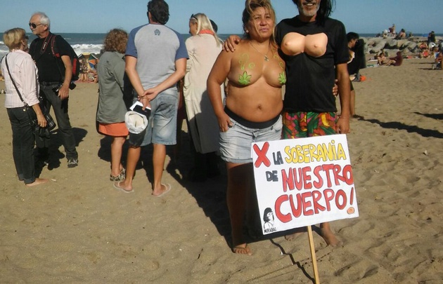 En Mar del Plata, la protesta se realizó en la Playa Unzué.