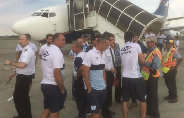 El vuelo de Atlético Tucumán se demoró en Guayaquil (Foto: @roberth_armijos)