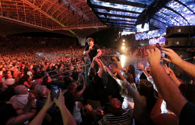 Carlos Vives, el rey del vallenato, puso a bailar al público.