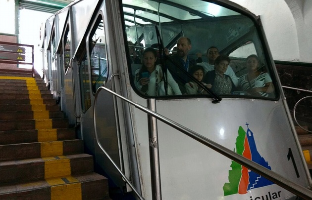 El funicular es uno de los medios a través de los cuales se puede subir al Cerro.