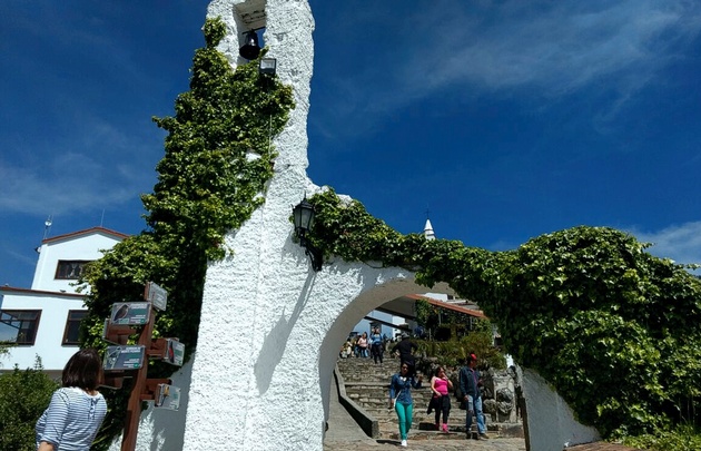 Yeny Ortega desde el cerro de Monserrate en Colombia.