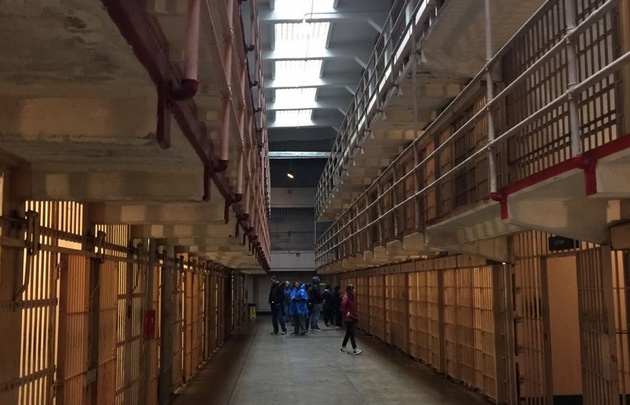 Agustina Vivanco recorrió la ex cárcel de Alcatraz en San Francisco.