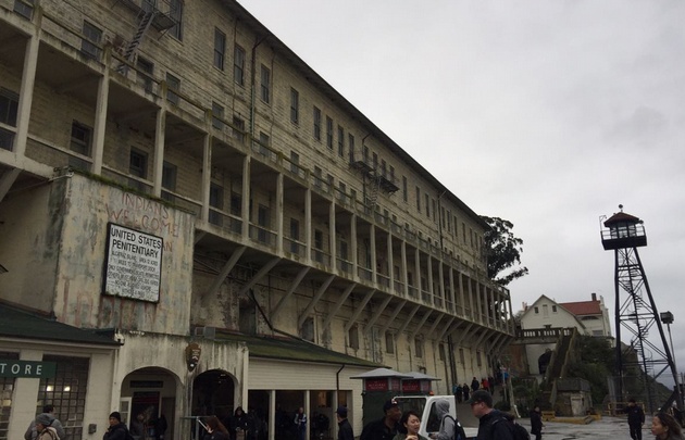 FOTO: Agustina Vivanco recorrió la ex cárcel de Alcatraz en San Francisco.
