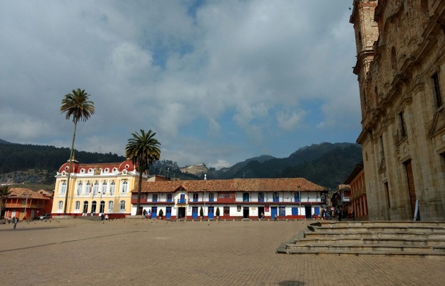 Yeny Ortega recorre Zipaquirá.