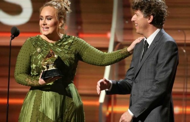 Adele ganó el Grammy a canción del año por ''Hello'' (Foto: Reuters/Lucy Nicholson)